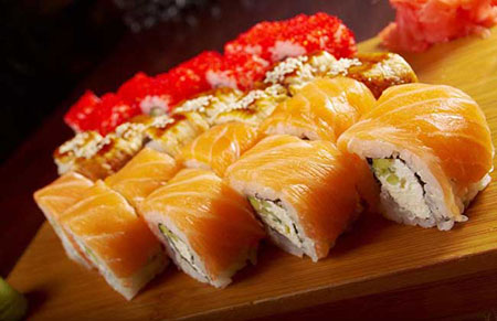 三文鱼寿司怎么做好吃？三文鱼寿司的简单家庭做法